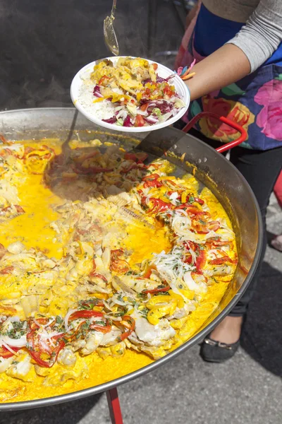 Sirviendo comida tradicional de Brasil —  Fotos de Stock