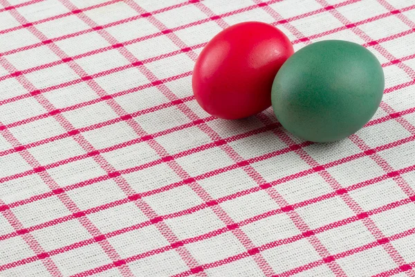 Velikonoční vejce červený zaškrtnutých textilní — Stock fotografie
