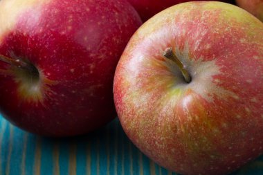 Taze kırmızı elma.