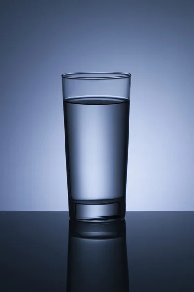 Woda w szklance — Zdjęcie stockowe