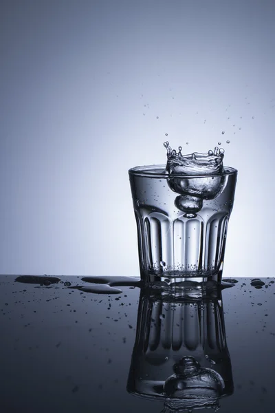 Woda w szklance — Zdjęcie stockowe