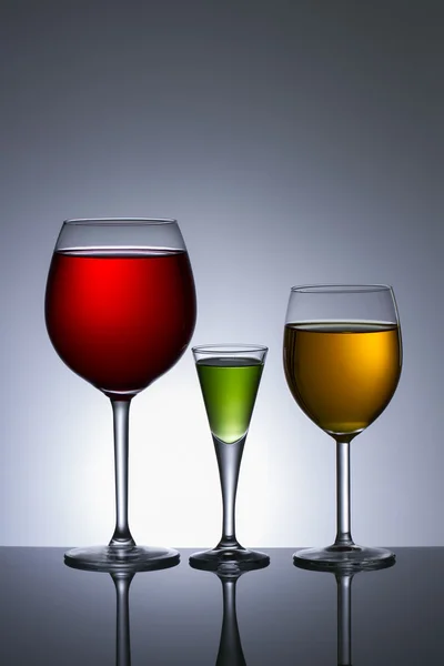 ガラス中のアルコールの 3 つの色 — ストック写真