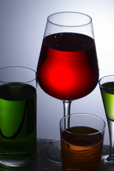 ガラス中のアルコールの色 — ストック写真