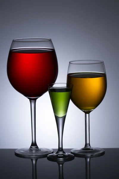 ガラス中のアルコールの 3 つの色 — ストック写真