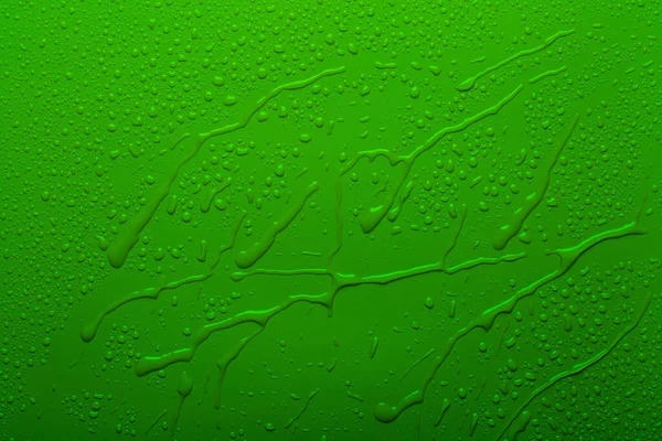 緑色の表面に水滴 — ストック写真