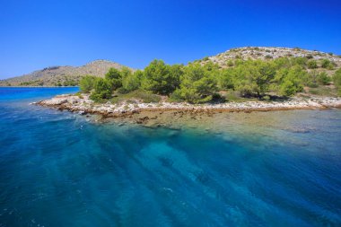  Hırvatistan 'ın Dalmaçya bölgesindeki Kornati ulusal parkının manzarası
