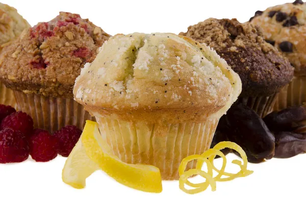 Muffin dolci su sfondo bianco — Foto Stock