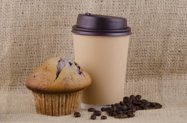 Coffee and blueberry muffin — Stock Photo, Image