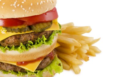 Hamburger ve patates kızartması.
