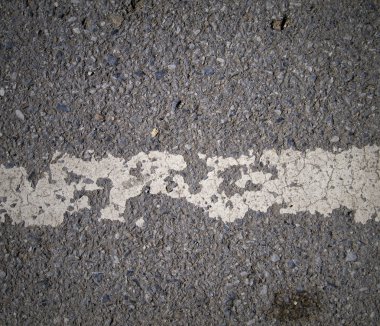 asfalt yol dokulu beyaz şerit ve