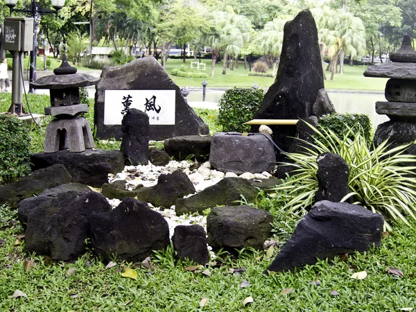 Красивый декоративный каменный сад — стоковое фото