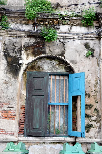 Pencere tuğla duvar — Stok fotoğraf