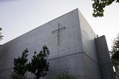 Kilise ışığın dış görünümünden