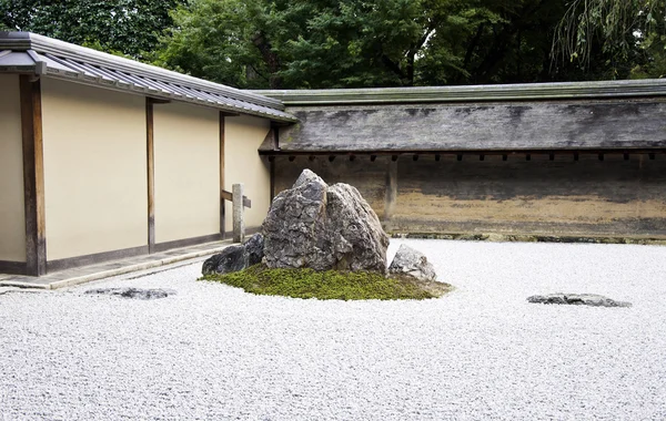 Kebun zen yang terkenal dari kuil Ryoan-ji — Stok Foto