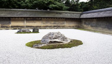 Ryoanji temple.in bir bahçe on beş beyaz çakıl taşları. Kyoto