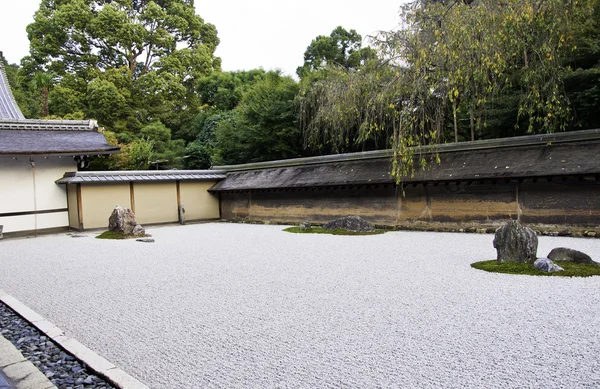 禅宗花园的龙安寺在京都，日本 — 图库照片