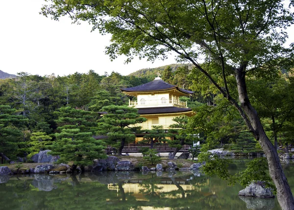 Kinkakuji v podzimní sezóně v kyoto, Japonsko. — Stock fotografie