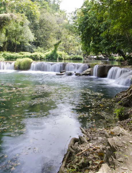 Cascada de Jed Sao Noi, provincia de Saraburi, Tailandia . — Foto de Stock