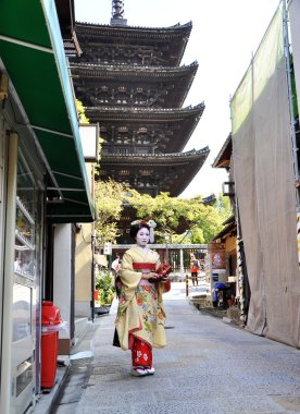 Kyoto, Japonya - 21 Ekim 2012: geleneksel kıyafet içinde Japon bayanlar