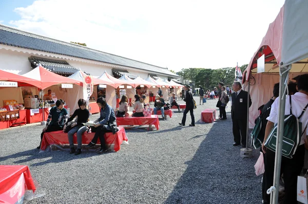 Kyoto-22 okt: turist besök på nijo castle, berömda turist på — Stockfoto
