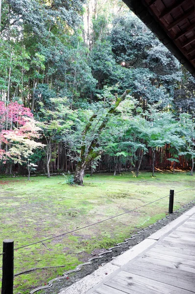 Jardin japonais dans le Koto-in un sous-temple de Daitoku-ji — Photo