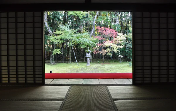 Jardin japonais dans le Koto-in un sous-temple de Daitoku-ji — Photo