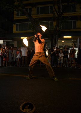 Bangkok - Aralık 16: phra athit yürüyüş sokak, 
