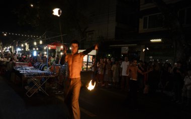 Bangkok - Aralık 16: phra athit yürüyüş sokak, 