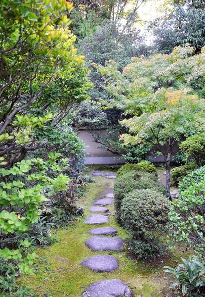 日本花园在江东区庙-京都，日本 — 图库照片