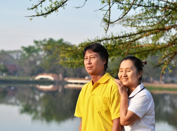 Happy couple at beautiful park — Stock Photo, Image