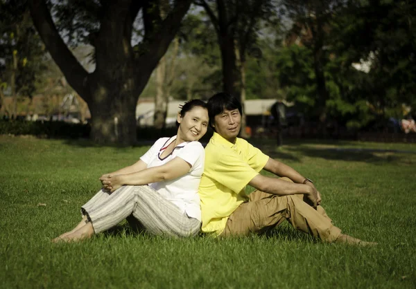 Happy couple at beautiful park — Stock Photo, Image