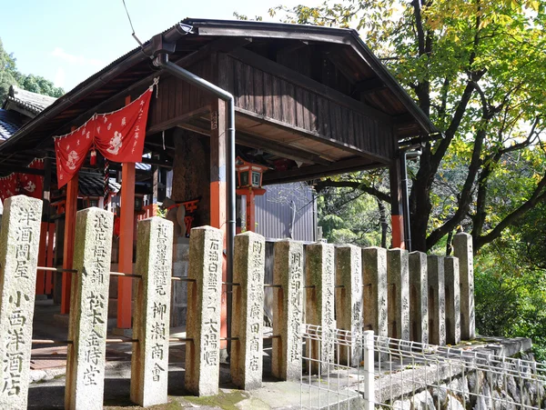 Puertas de Torii de Madera en el Santuario Inari de Fushimi, Kyoto — Foto de Stock