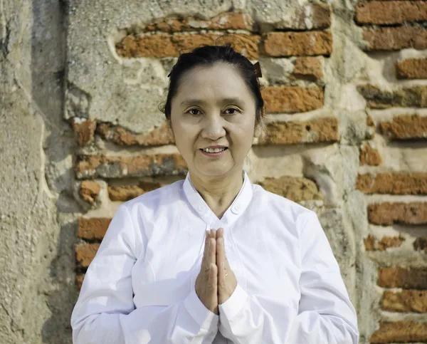 Thai kvinna med typiskt Välkommen uttryck — Stockfoto