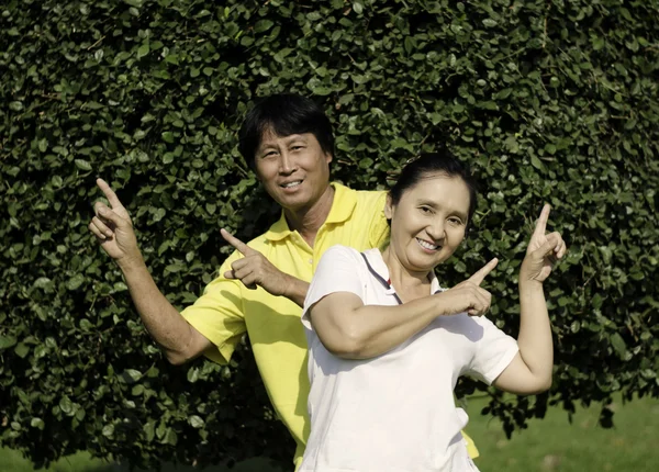 Feliz casal sênior se divertindo juntos — Fotografia de Stock