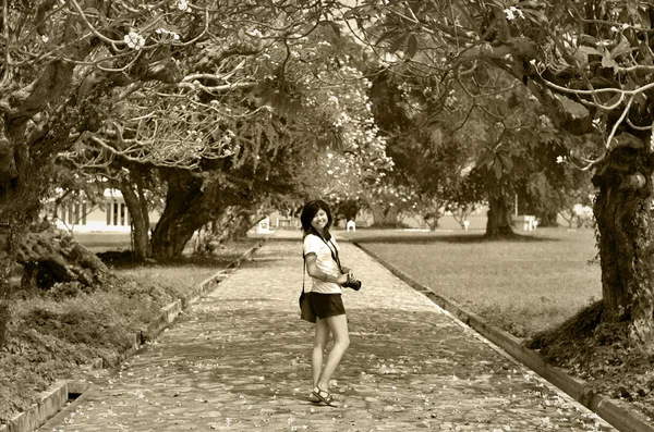 Retrato de doce jovem mulher — Fotografia de Stock