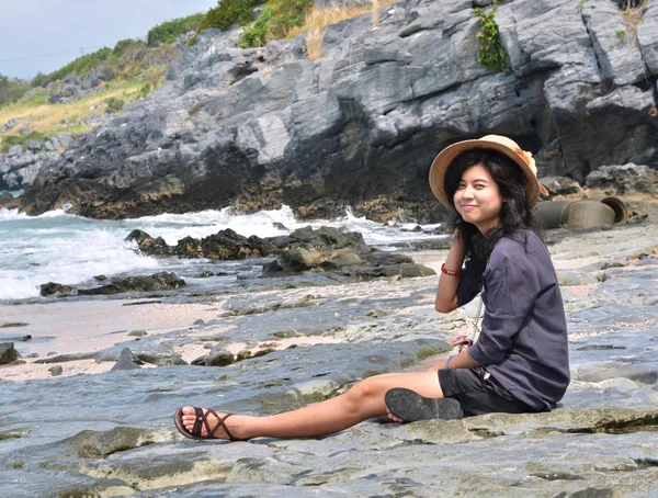 Menina bonita na praia — Fotografia de Stock