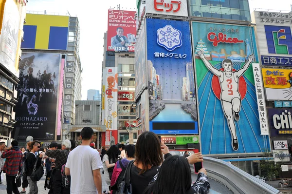Osaka, japan - okt 23: besök berömda dotonbori street — Stockfoto