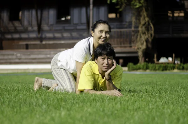 Beautiful senior couple in park — Stock Photo, Image