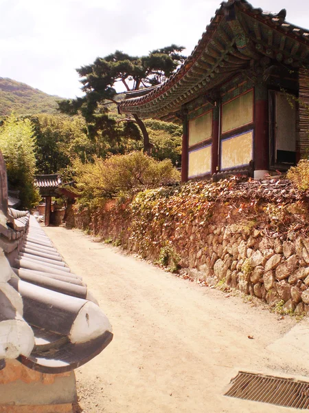 韩国风格的建筑，beomeosa 寺 — 图库照片