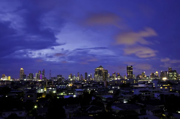 Légifelvételek éjszaka bangkok városára. Thaiföld. — Stock Fotó