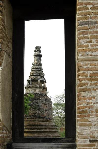 La porte à Wat Maheyong, Ancien temple à Ayutthaya, Thaïlande — Photo