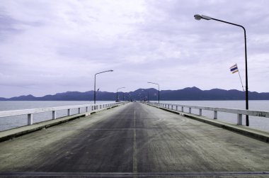 Deniz boyunca düz yol