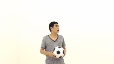 Asyalı adam topu kafa ile