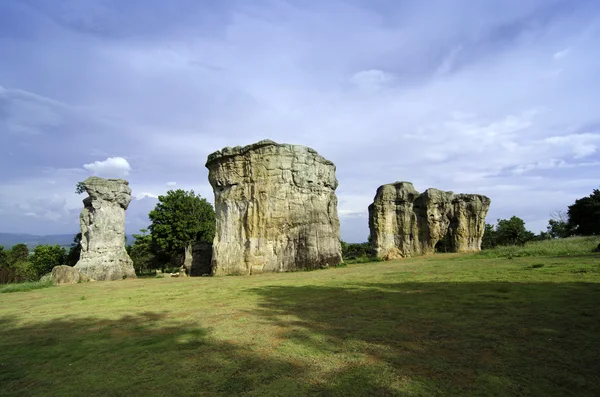 Roccia gigante a Mor Hin Khao, provincia di Chaiyaphum, Thailandia — Foto Stock