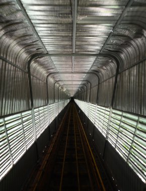 Tren tüneli