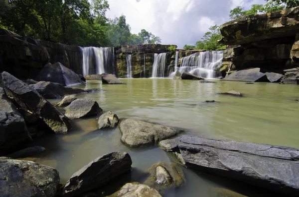 Tat Ton Cachoeira na província de Chaiyaphum, na Tailândia . — Fotografia de Stock