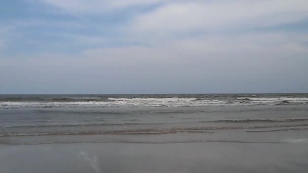 Vagues océaniques et plage 