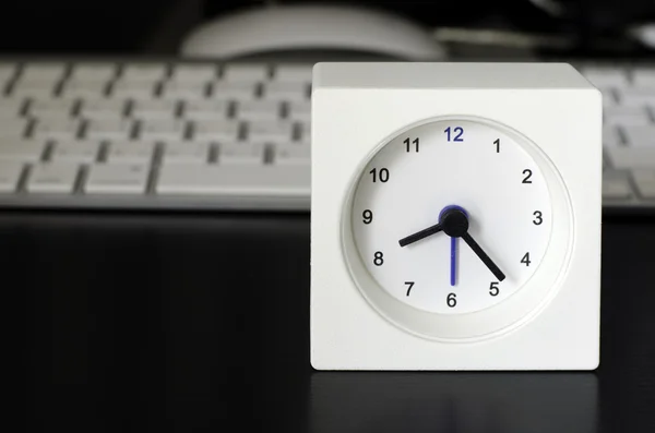 Clock, keyboard, business table in the office — Stock Photo, Image