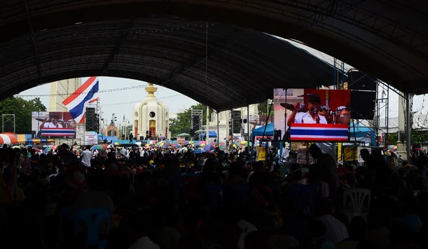 BANGKOK - 11 de noviembre: Monumento a los Demócratas en la Democracia — Foto de Stock