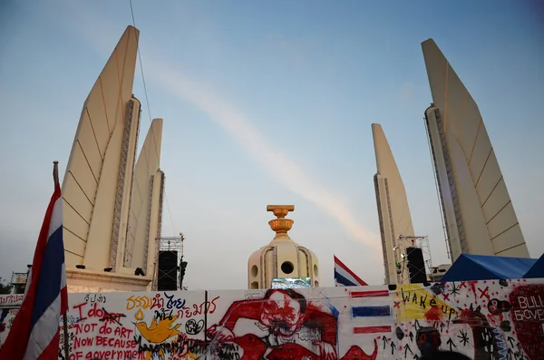 Bangkok - 11. listopadu: demokraté v Pomínku demokracie — Stock fotografie